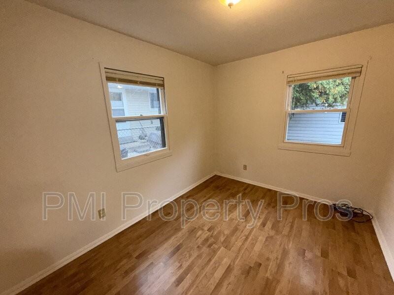 5662 N 39th St - Photo 3 of 18