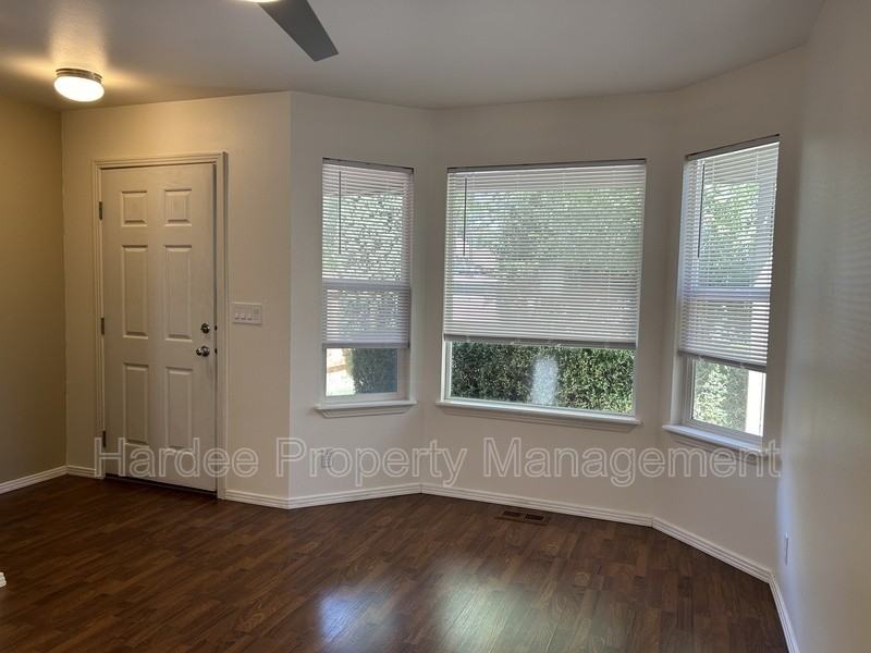 4419 West Freemont Street - Photo 3 of 20