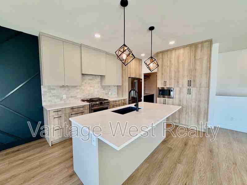 9765 Santina Rd - Photo 3 of 50