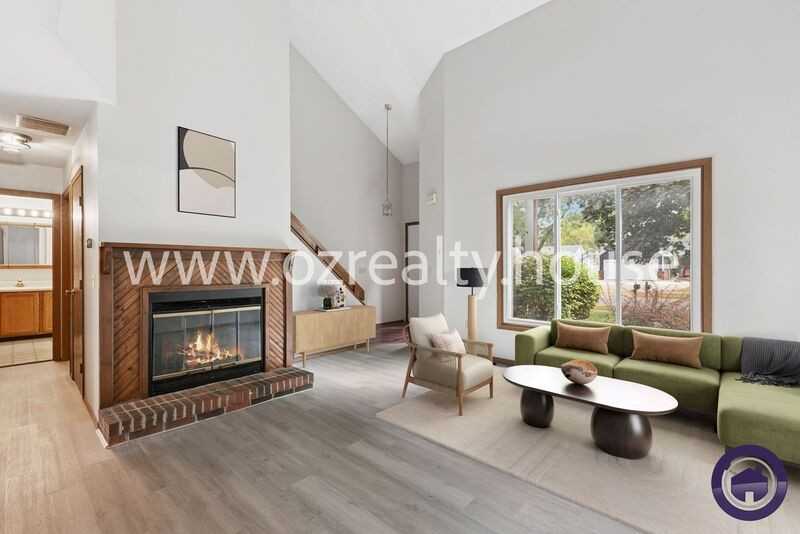 525 Bennington Dr - Photo 2 of 20