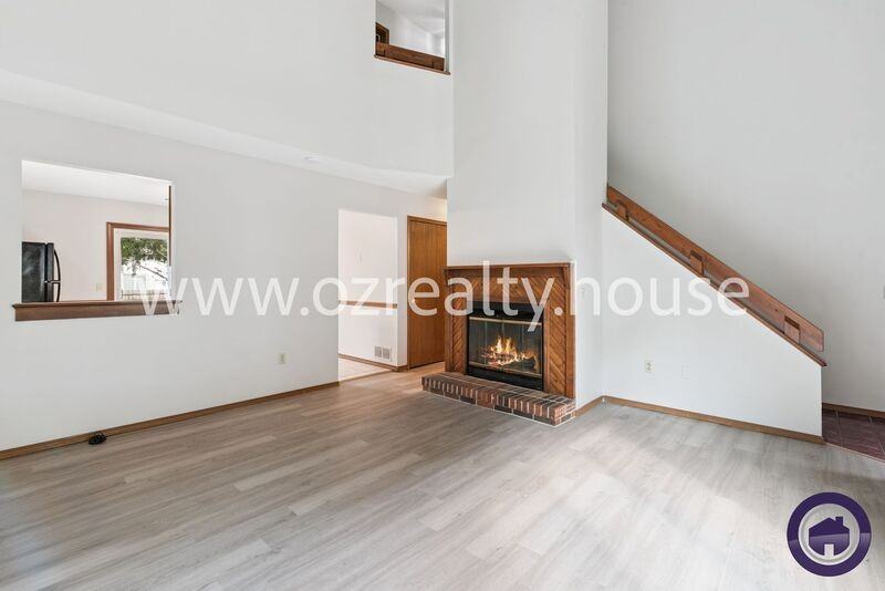 525 Bennington Dr - Photo 3 of 20