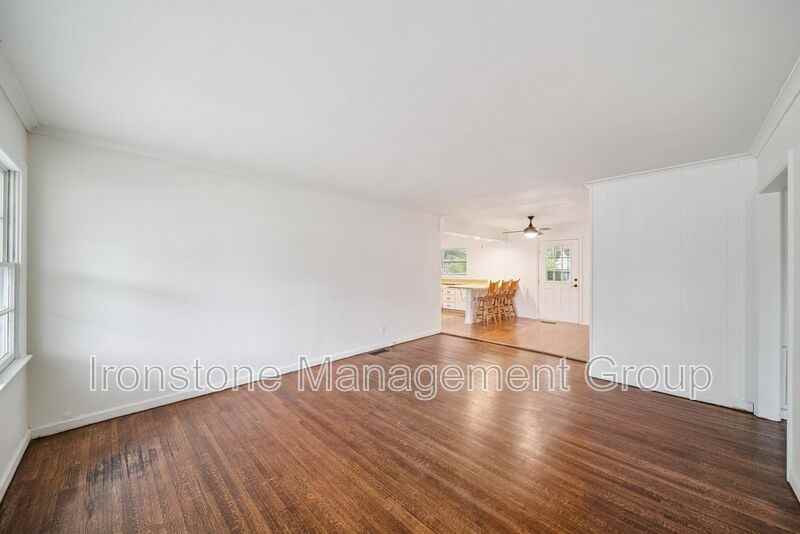 219 E 45th Ct - Photo 2 of 18