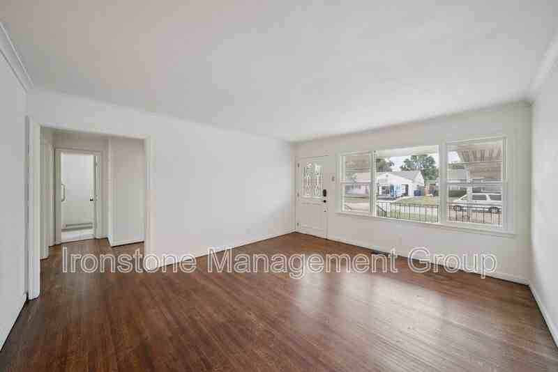 219 E 45th Ct - Photo 3 of 18