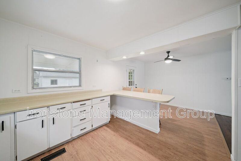 219 E 45th Ct - Photo 5 of 18