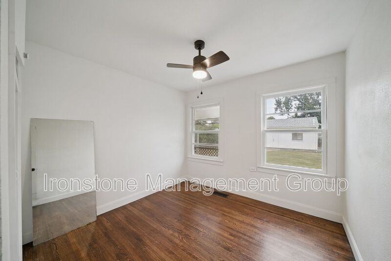 219 E 45th Ct - Photo 6 of 18