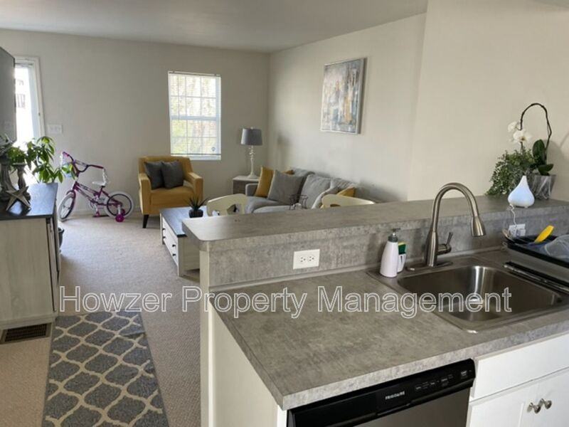 17 High School Rd #G - Photo 3 of 11