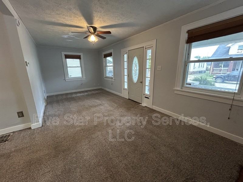 207 E Spruce St #207 - Photo 3 of 10