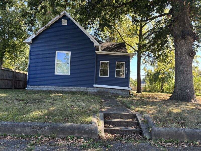 1220 S 11th St - Photo 3 of 13