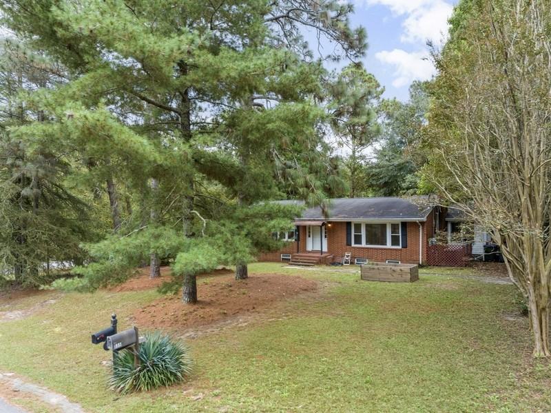 555 N Leak St - Photo 2 of 20