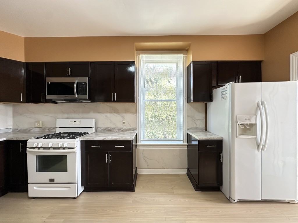 2713 West 16th Street #3 - Photo 4 of 21