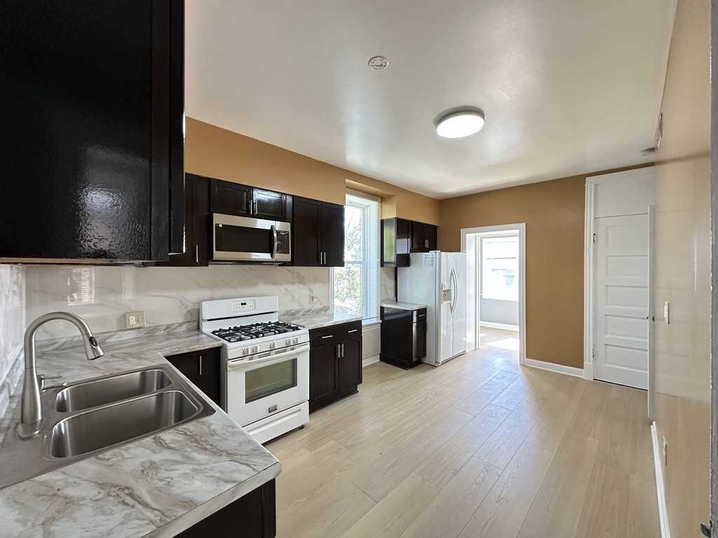 2713 West 16th Street #3 - Photo 5 of 21