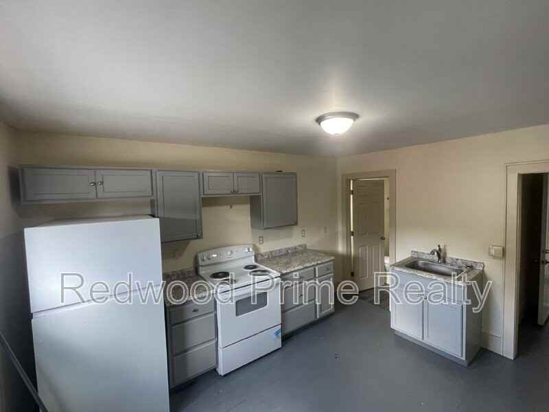 908 Main Street - Photo 2 of 9