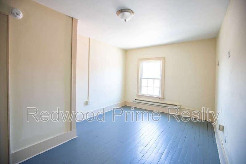 908 Main Street - Photo 3 of 9