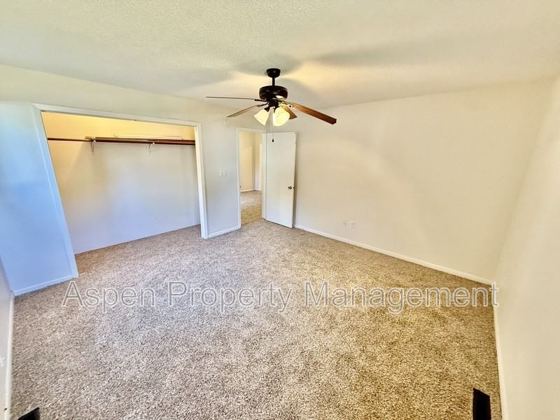 420 Hedge Ave - Photo 3 of 9