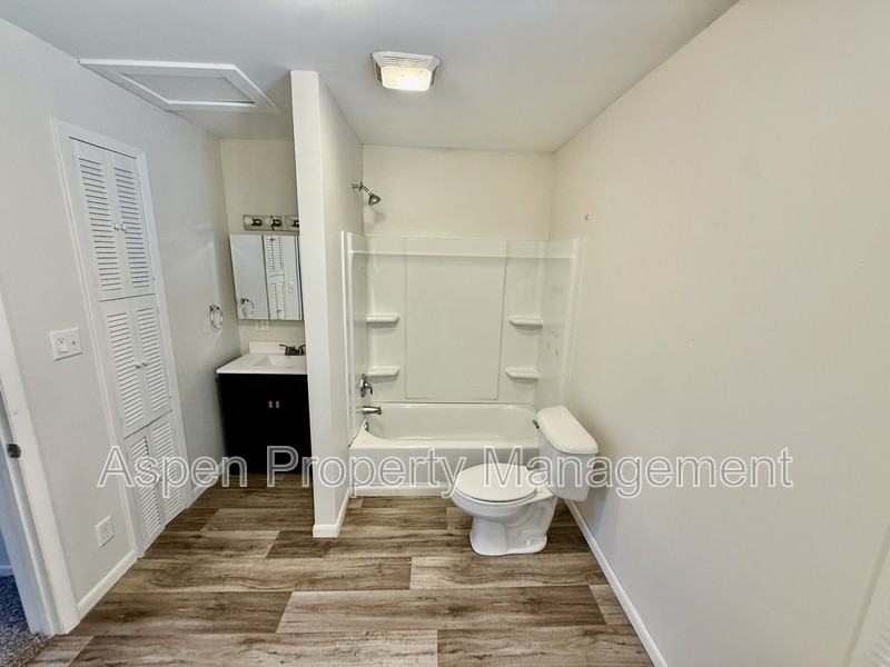 420 Hedge Ave - Photo 4 of 9