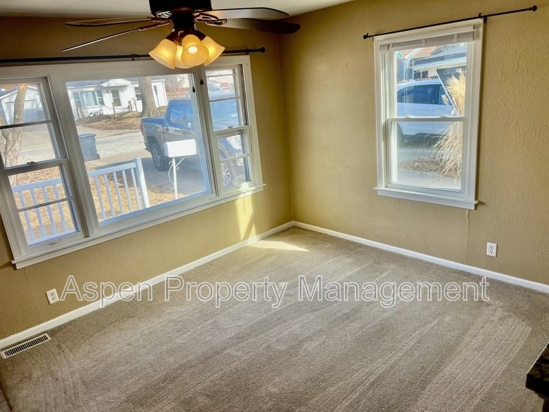 1103 Hillary Ave - Photo 2 of 9