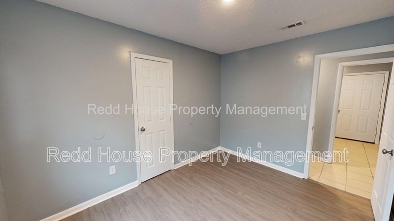 105 Nann St - Photo 4 of 12