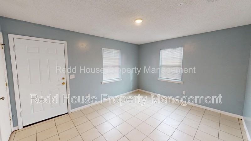 105 Nann St - Photo 5 of 12
