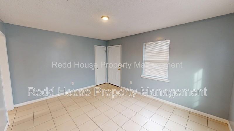 105 Nann St - Photo 6 of 12