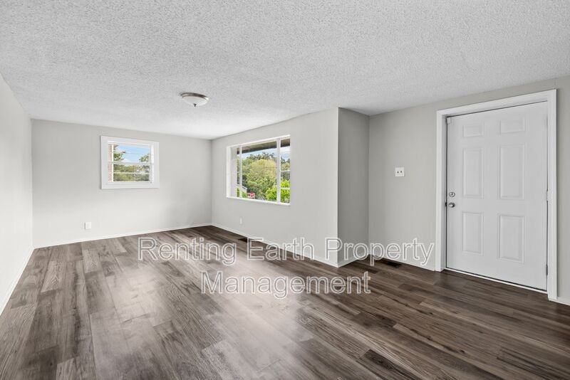 1908 14th Pl Sw - Photo 3 of 18