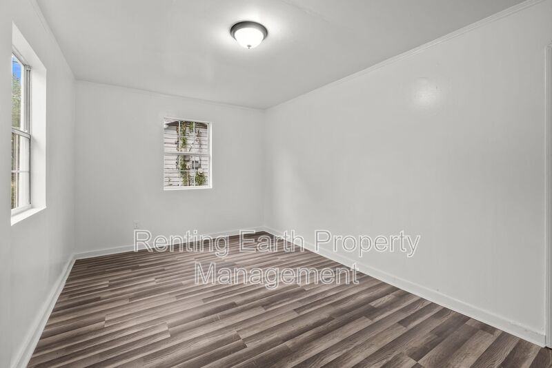 4010 Vandiver Ct - Photo 2 of 14