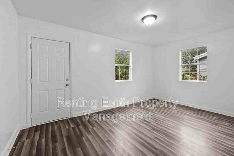 4010 Vandiver Ct - Photo 3 of 14