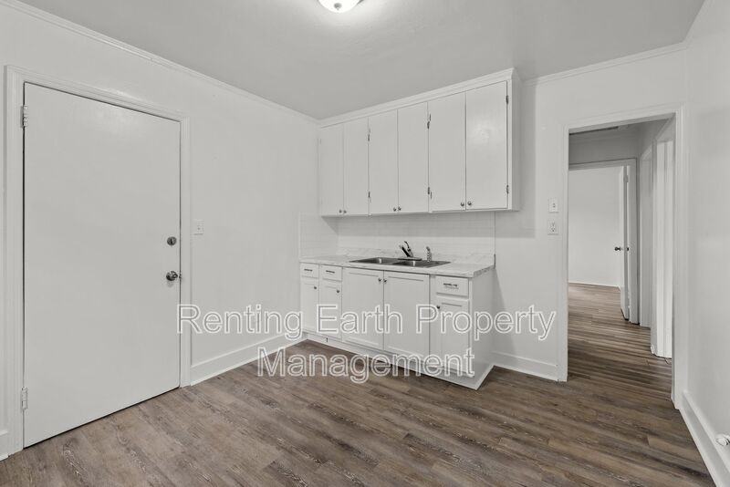 4010 Vandiver Ct - Photo 6 of 14