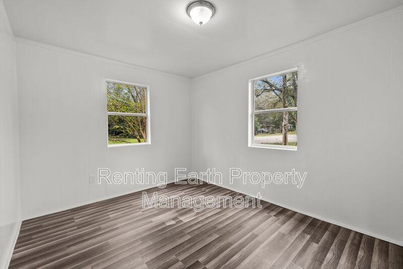 4010 Vandiver Ct - Photo 7 of 14