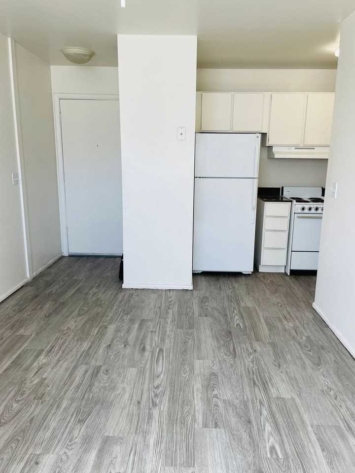 Victoria Canyon Apartments - Photo 6 of 35