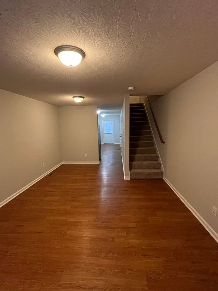 406 Upper Stone Ave - Photo 2 of 18