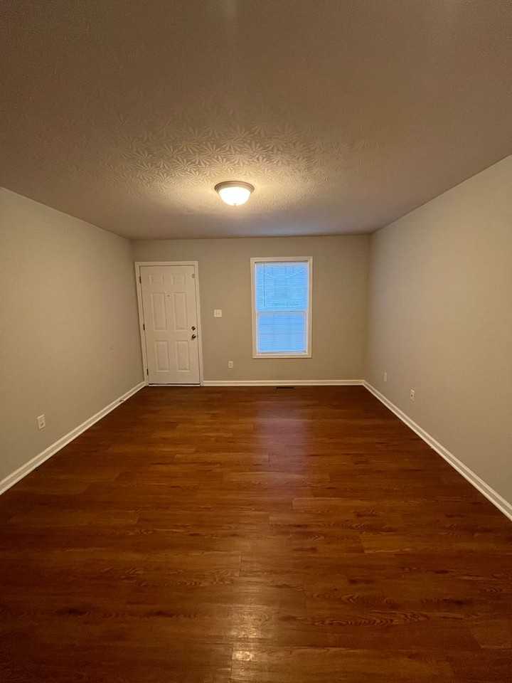 406 Upper Stone Ave - Photo 3 of 18