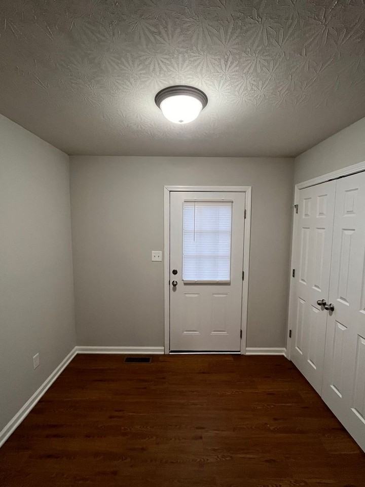 406 Upper Stone Ave - Photo 7 of 18