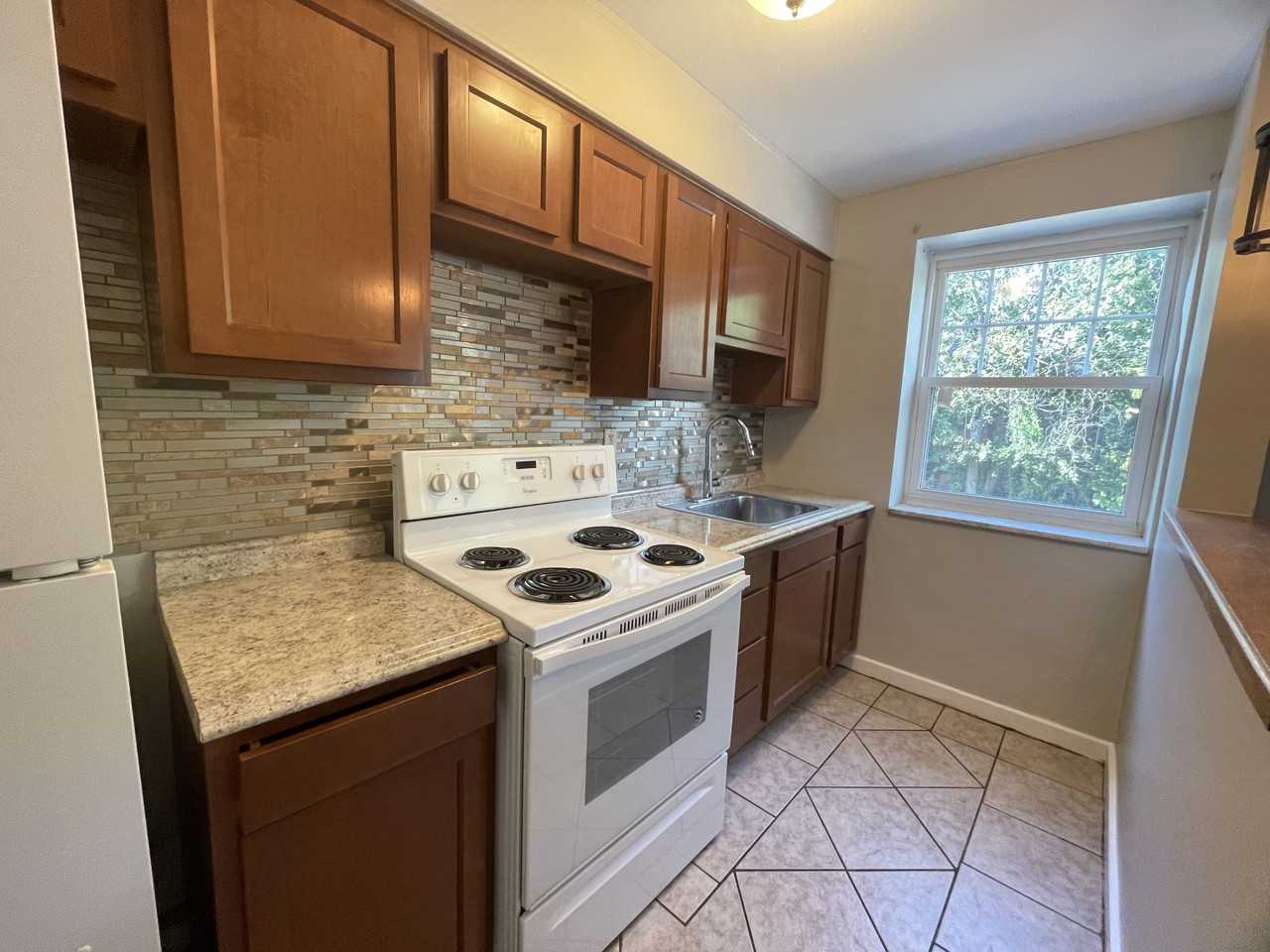 FRIENDSHIP COURT -- 162 - Photo 5 of 32