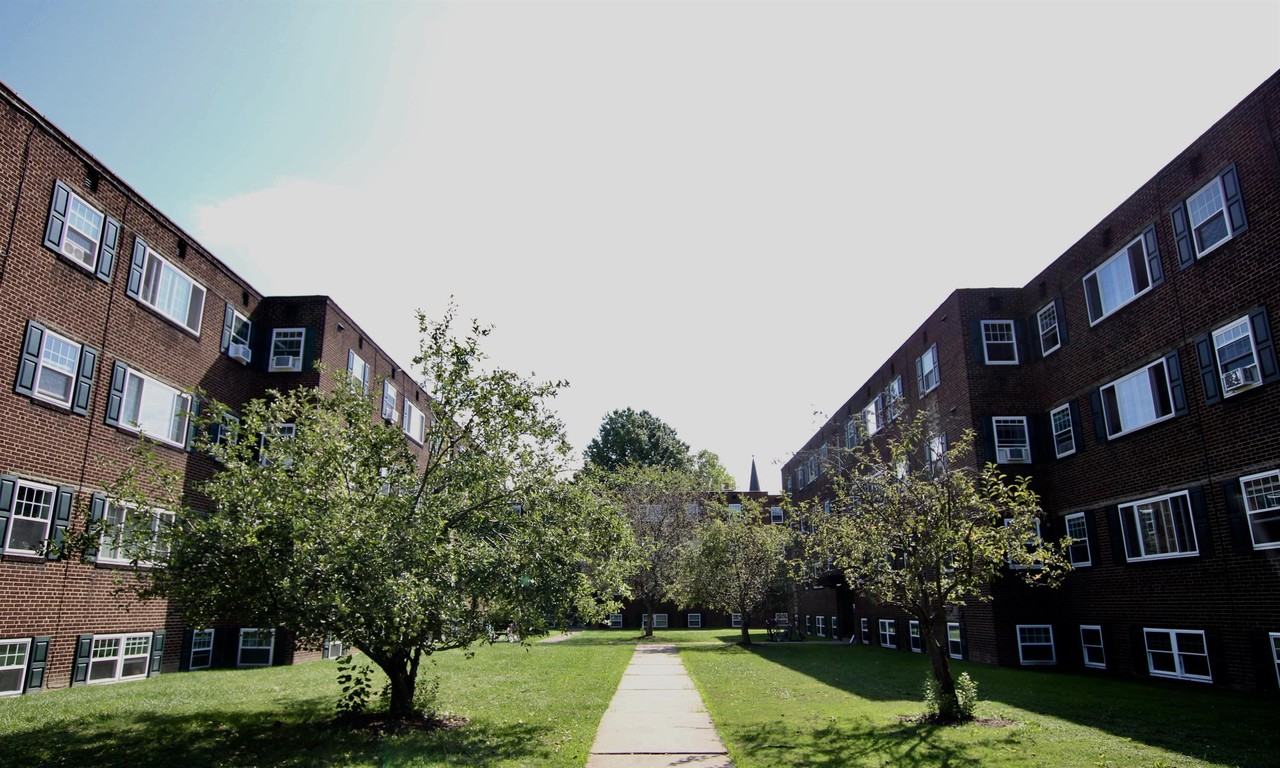 FRIENDSHIP COURT -- 162 - Photo 7 of 32