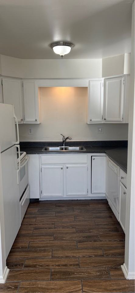 CENTENNIAL 4311-4313 - Photo 3 of 7