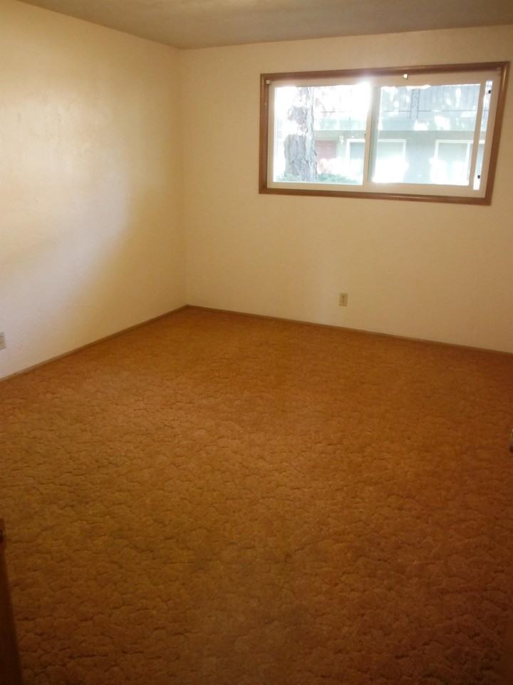 Alpine Manor - Photo 2 of 4