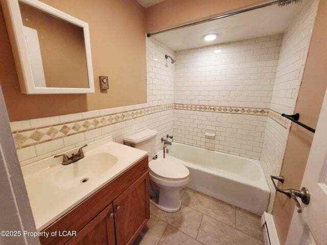 208 Wyoming Ave - Photo 5 of 9