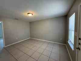 featured image of 511 E Hackberry St