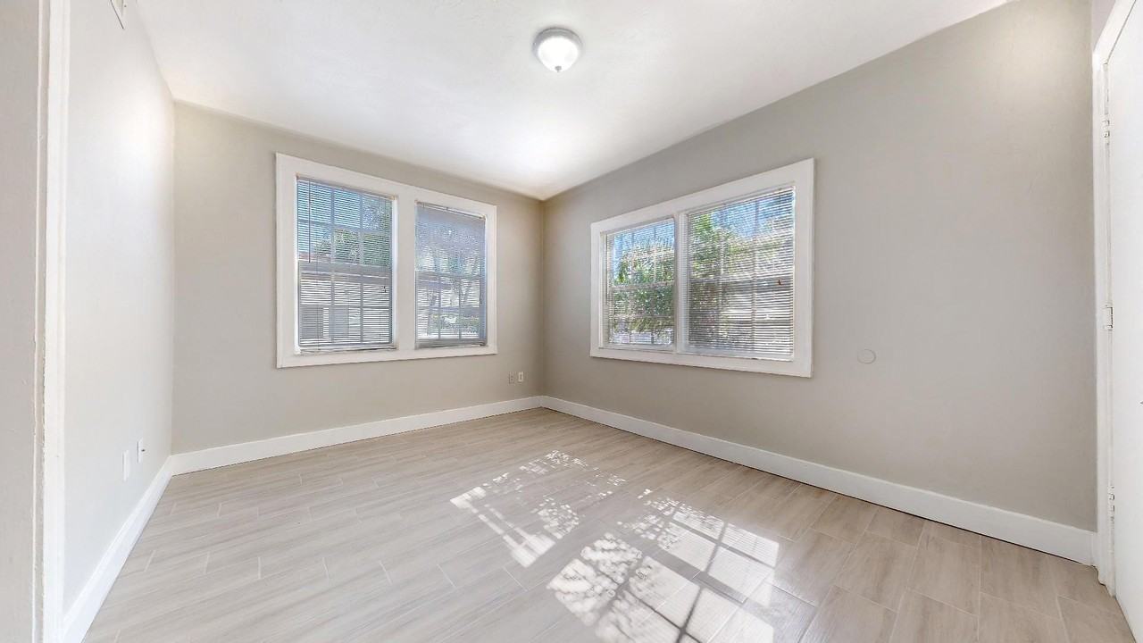 433 Northwest 25th Avenue - Photo 2 of 19