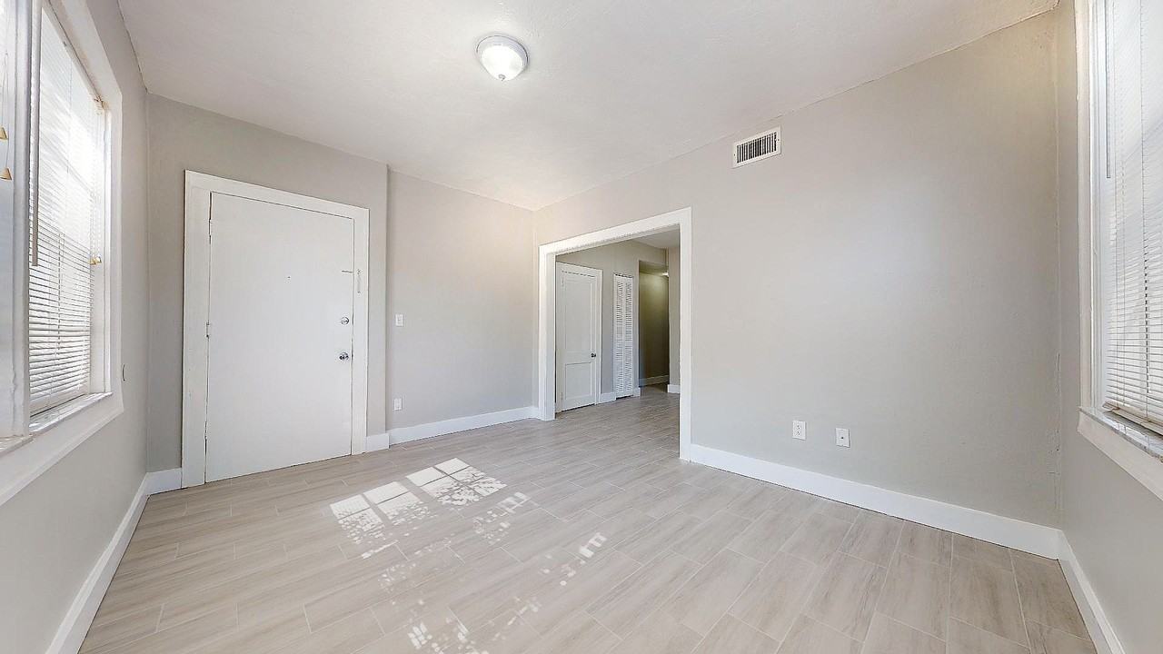 433 Northwest 25th Avenue - Photo 3 of 19