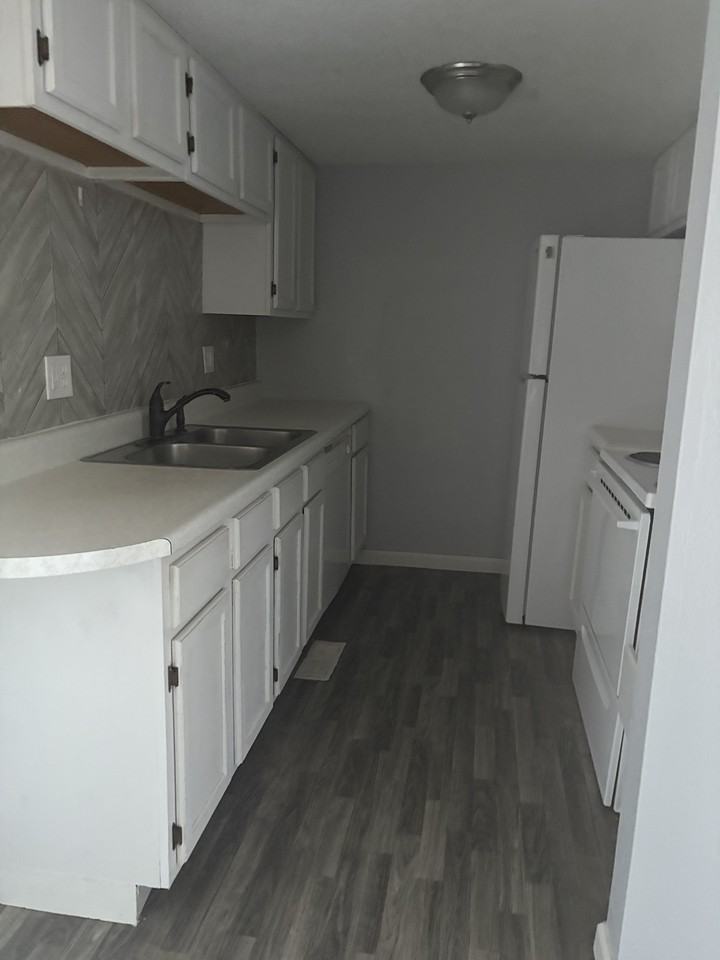 1111 Grooms - Photo 2 of 5