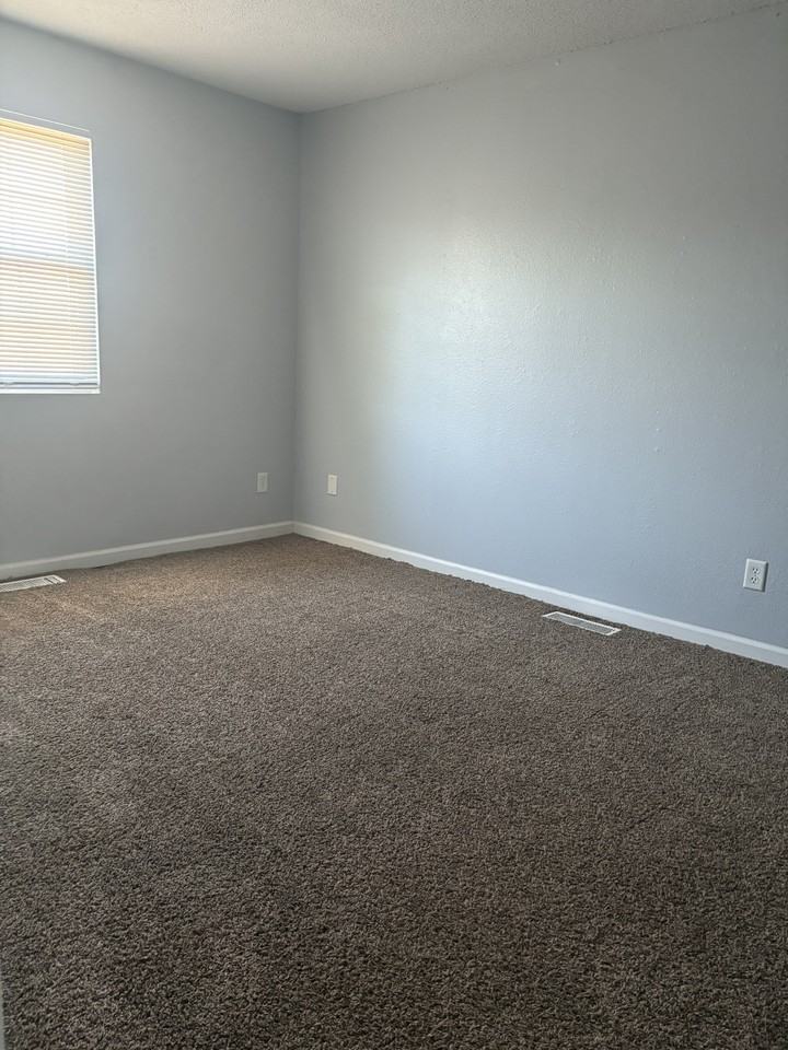 1111 Grooms - Photo 3 of 5