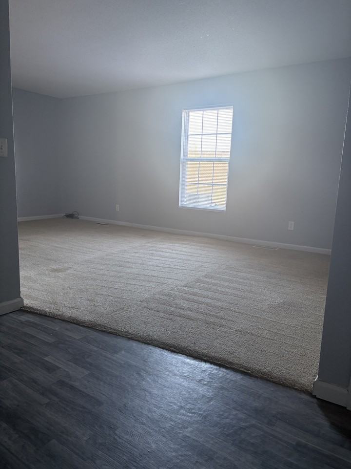 1111 Grooms - Photo 5 of 5