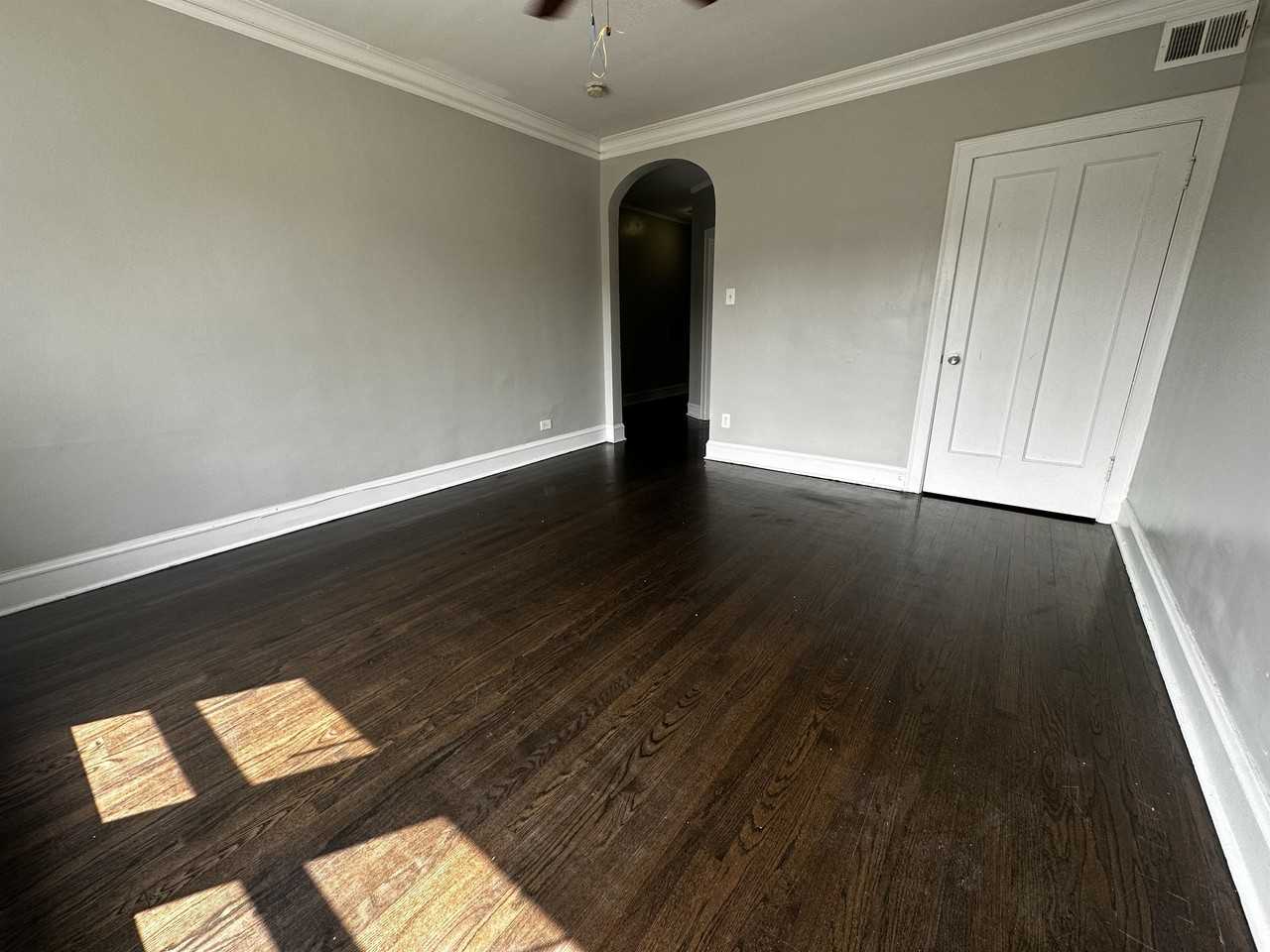 1400 N Harding Ave - Photo 2 of 9