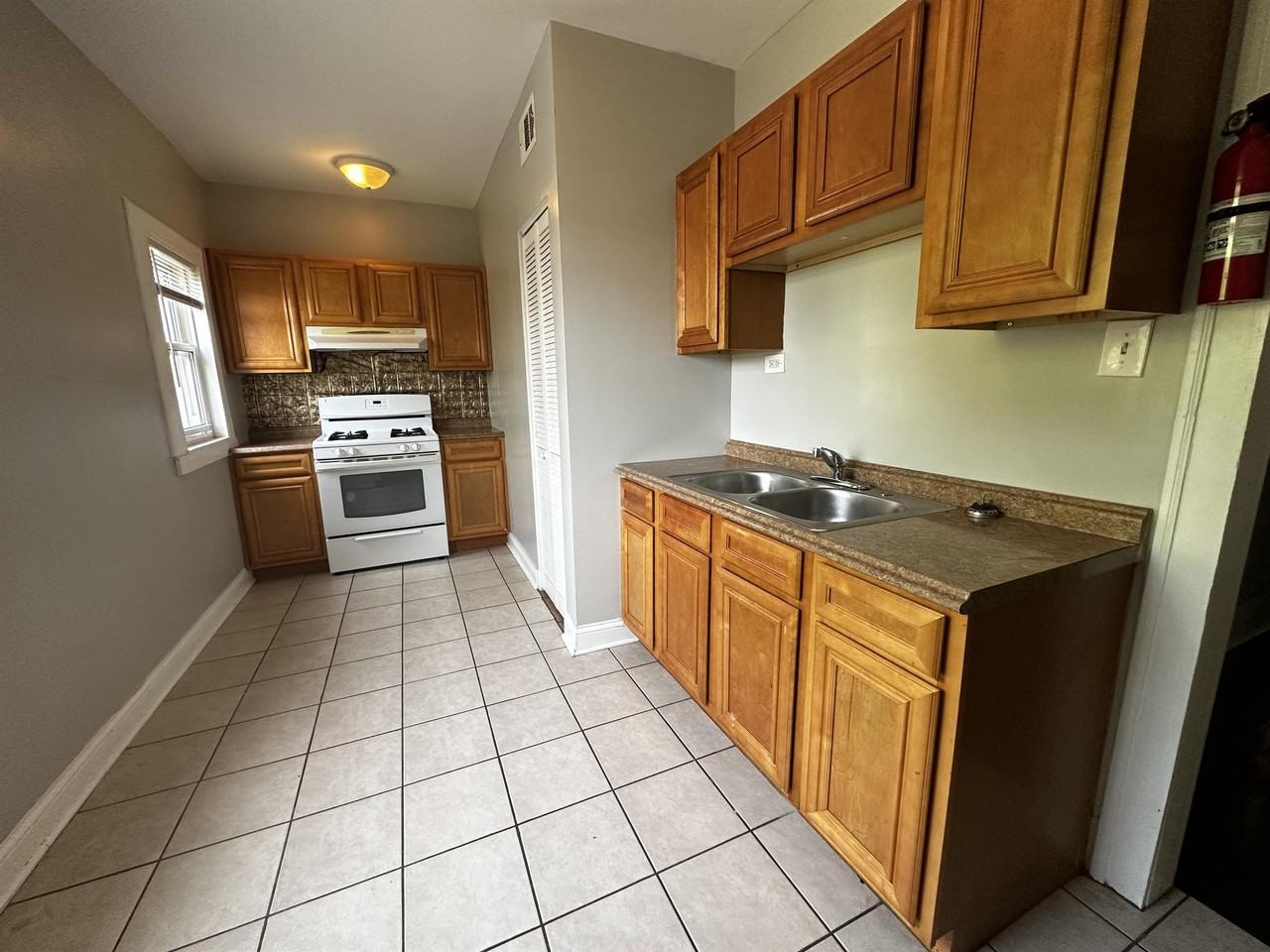 1400 N Harding Ave - Photo 6 of 9