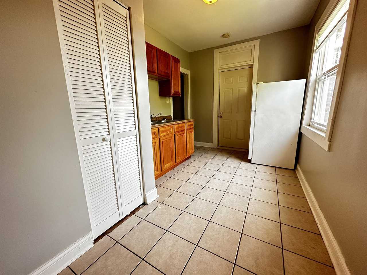 1400 N Harding Ave - Photo 7 of 9