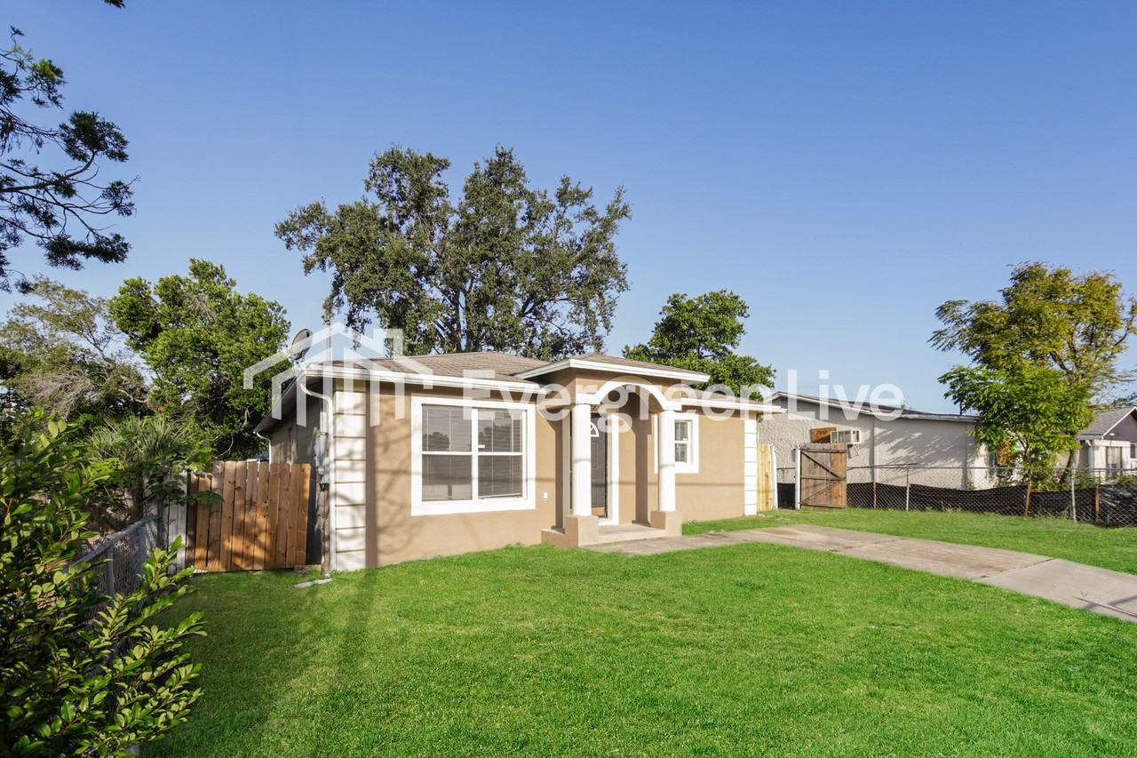 3616 N 55th St - Photo 2 of 15