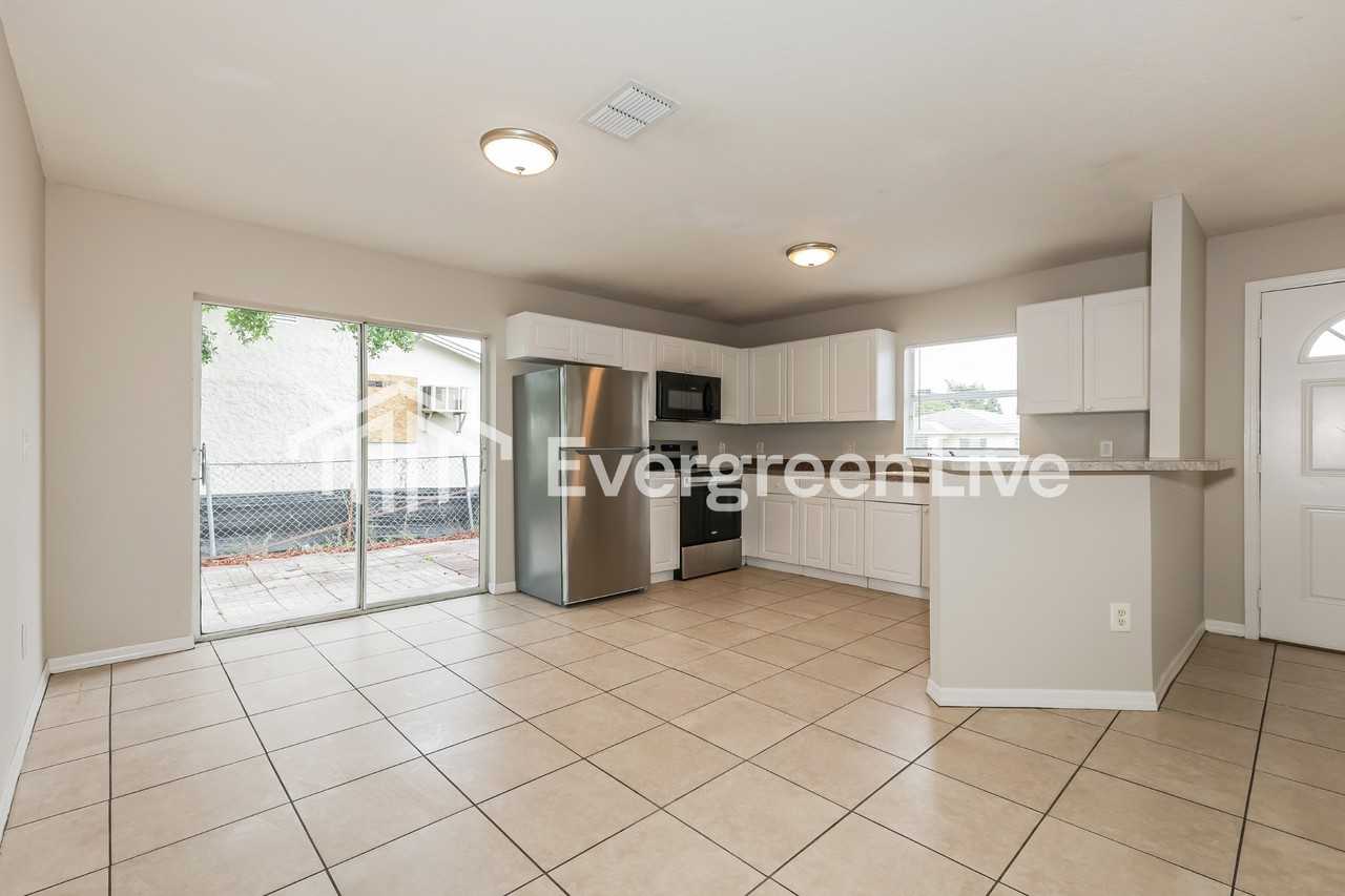 3616 N 55th St - Photo 4 of 15