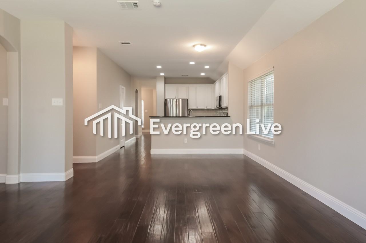 126 Pleasant Hill Ln - Photo 4 of 16