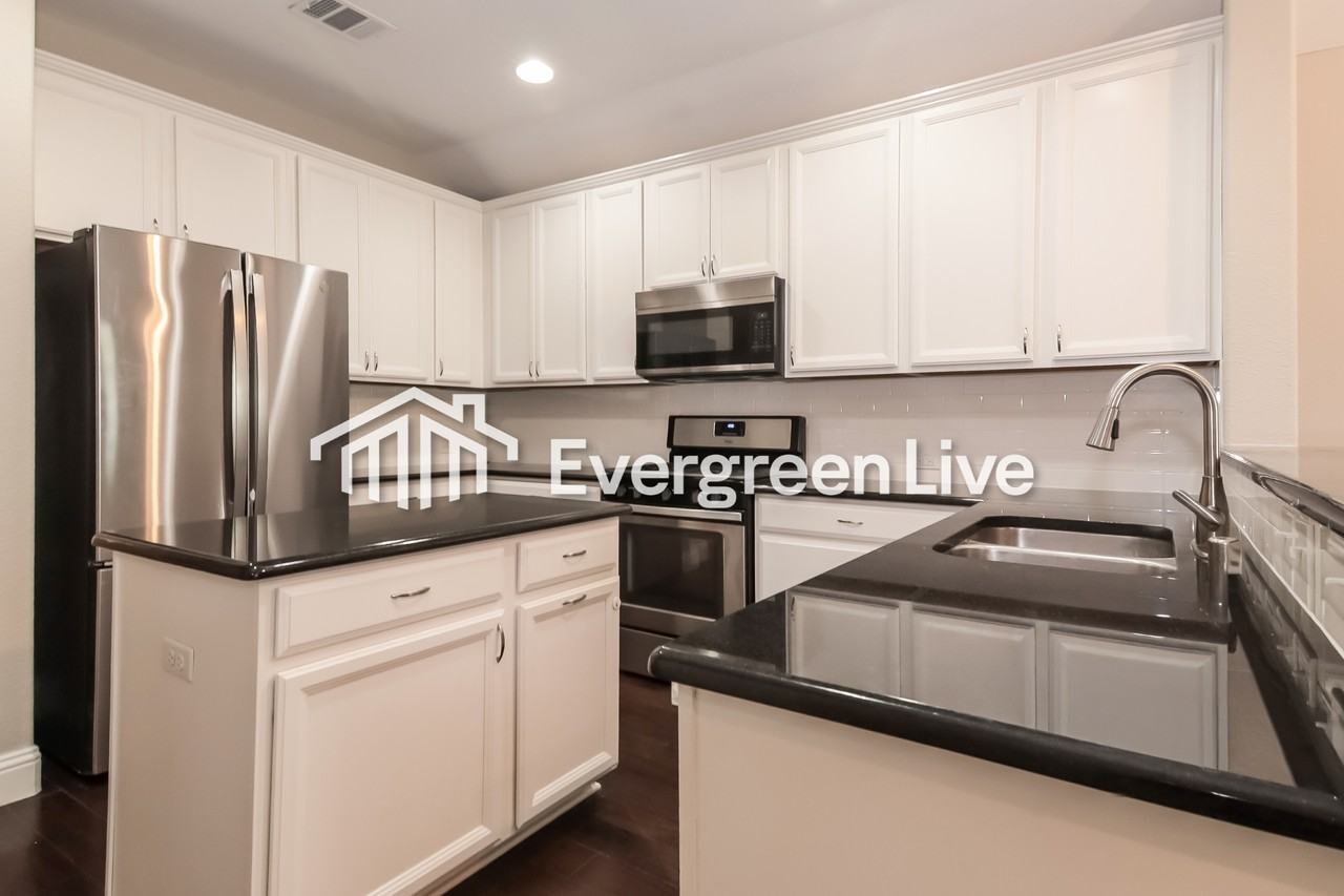 126 Pleasant Hill Ln - Photo 5 of 16